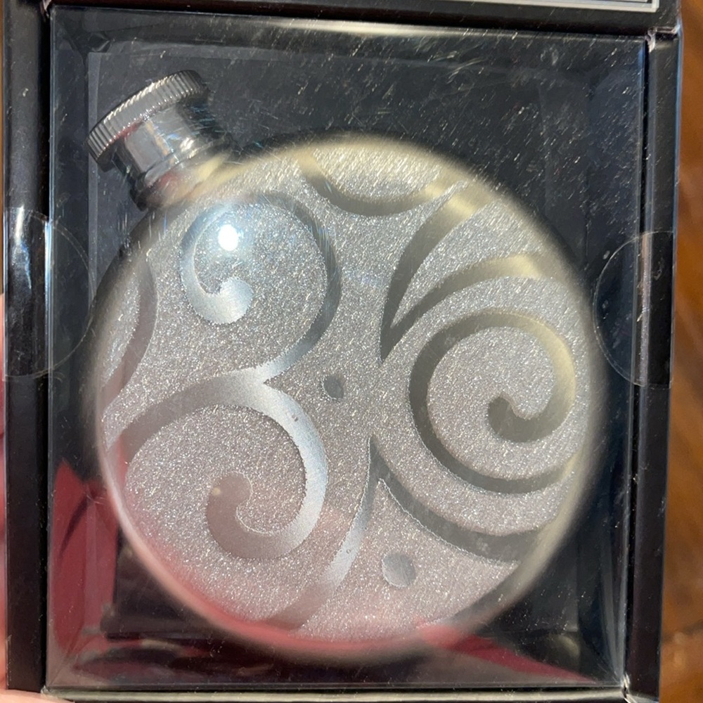 Fancy Flask - Picture 3 of 3